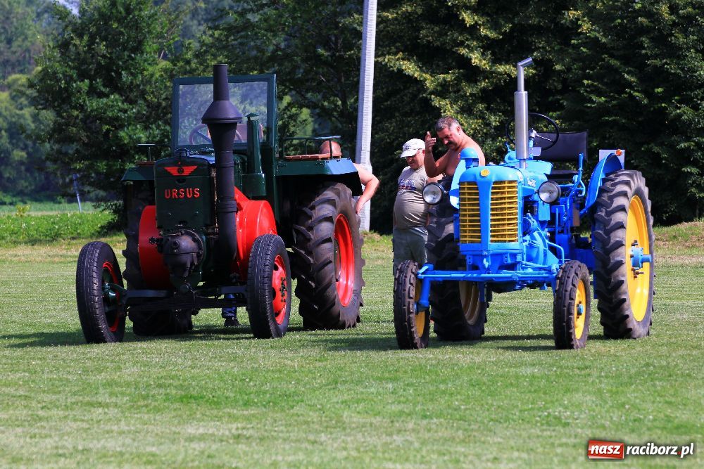 Zdjęcie w galerii na portalu naszraciborz.pl: Zabytkowe pojazdy zjechały do Zabełkowa wiadomości z regionu