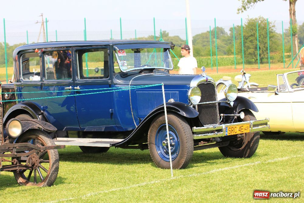 Zdjęcie w galerii na portalu naszraciborz.pl: Zabytkowe pojazdy zjechały do Zabełkowa wiadomości z regionu