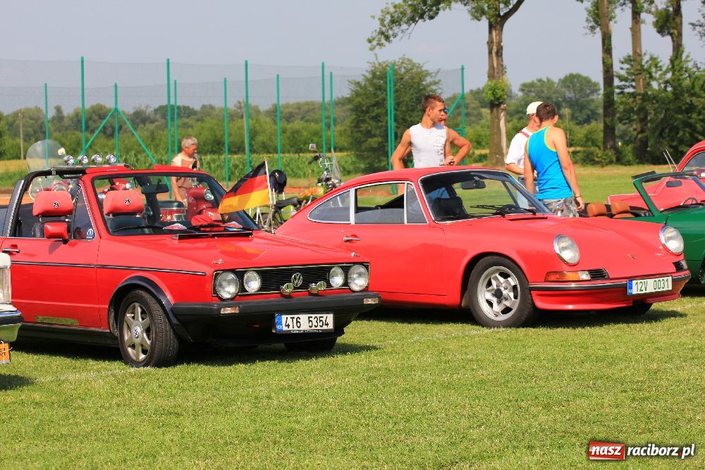 Zdjęcie w galerii na portalu naszraciborz.pl: Zabytkowe pojazdy zjechały do Zabełkowa wiadomości z regionu