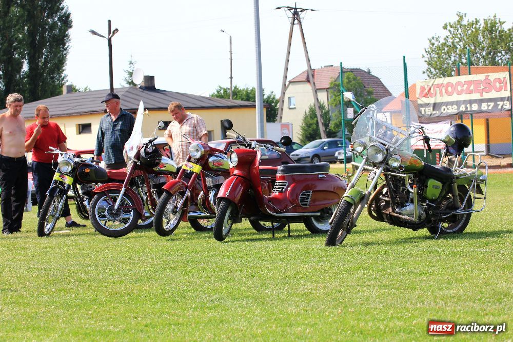 Zdjęcie w galerii na portalu naszraciborz.pl: Zabytkowe pojazdy zjechały do Zabełkowa wiadomości z regionu