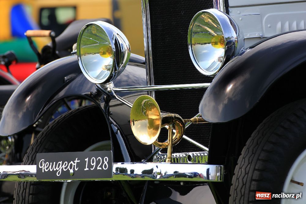 Zdjęcie w galerii na portalu naszraciborz.pl: Zabytkowe pojazdy zjechały do Zabełkowa wiadomości z regionu