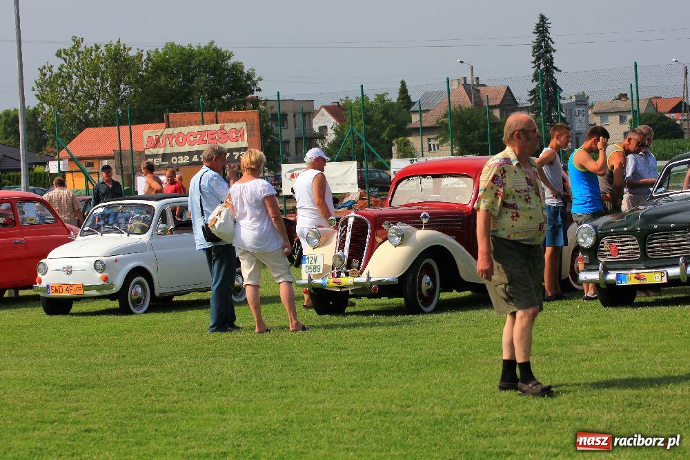 Zdjęcie w galerii na portalu naszraciborz.pl: Zabytkowe pojazdy zjechały do Zabełkowa wiadomości z regionu