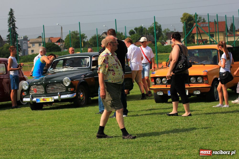 Zdjęcie w galerii na portalu naszraciborz.pl: Zabytkowe pojazdy zjechały do Zabełkowa wiadomości z regionu