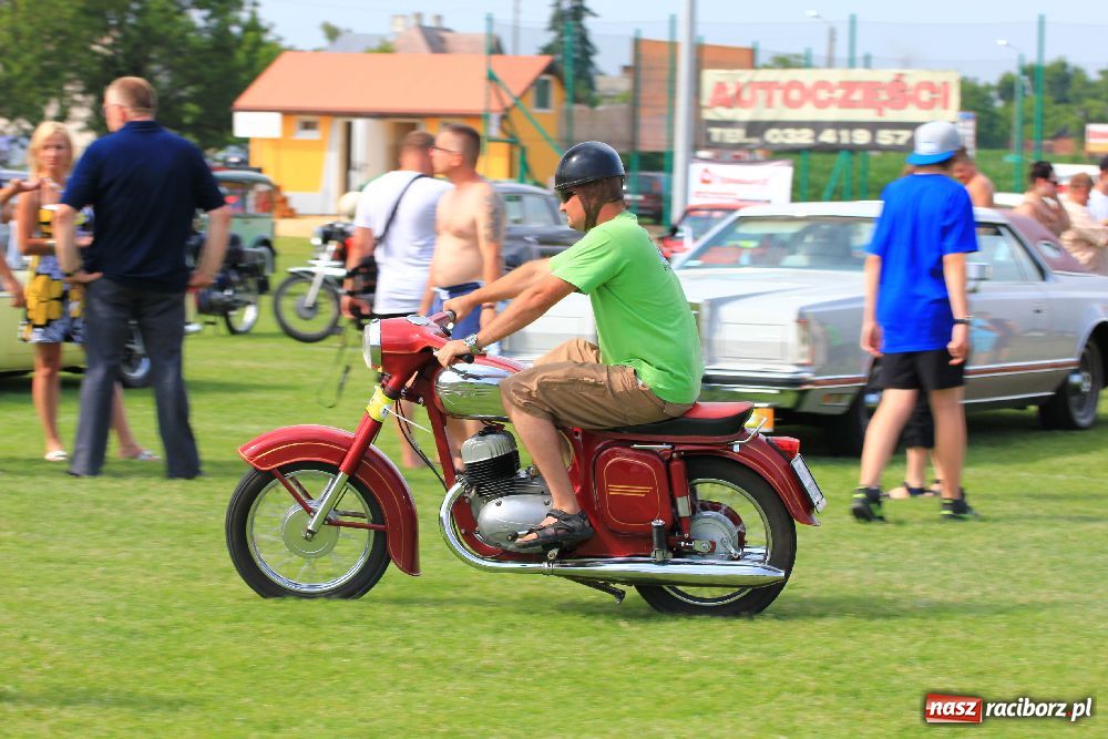 Zdjęcie w galerii na portalu naszraciborz.pl: Zabytkowe pojazdy zjechały do Zabełkowa wiadomości z regionu