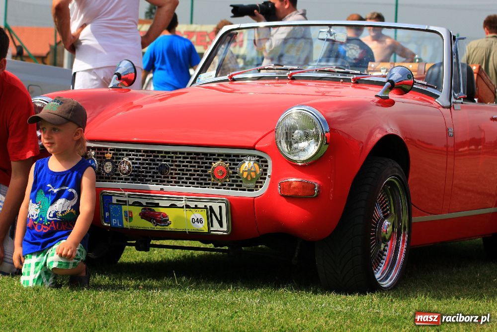 Zdjęcie w galerii na portalu naszraciborz.pl: Zabytkowe pojazdy zjechały do Zabełkowa wiadomości z regionu