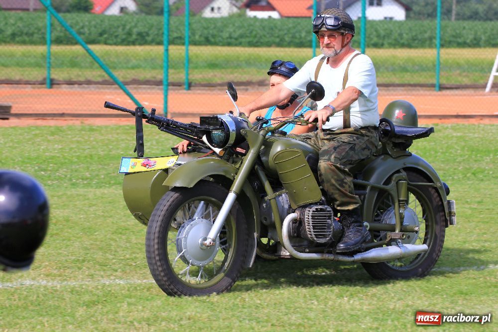 Zdjęcie w galerii na portalu naszraciborz.pl: Zabytkowe pojazdy zjechały do Zabełkowa wiadomości z regionu