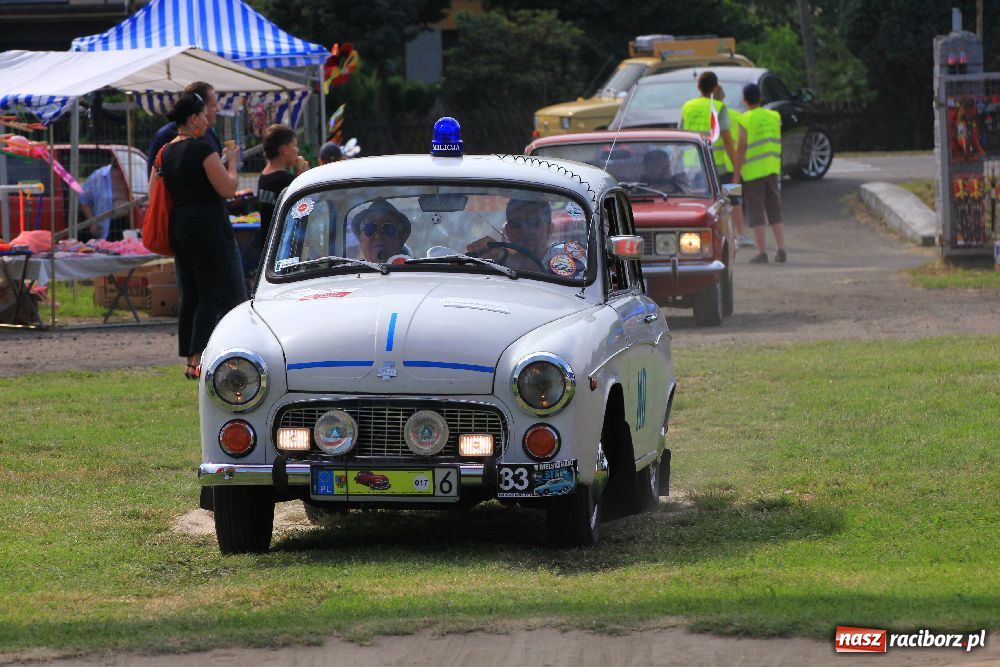 Zdjęcie w galerii na portalu naszraciborz.pl: Zabytkowe pojazdy zjechały do Zabełkowa wiadomości z regionu