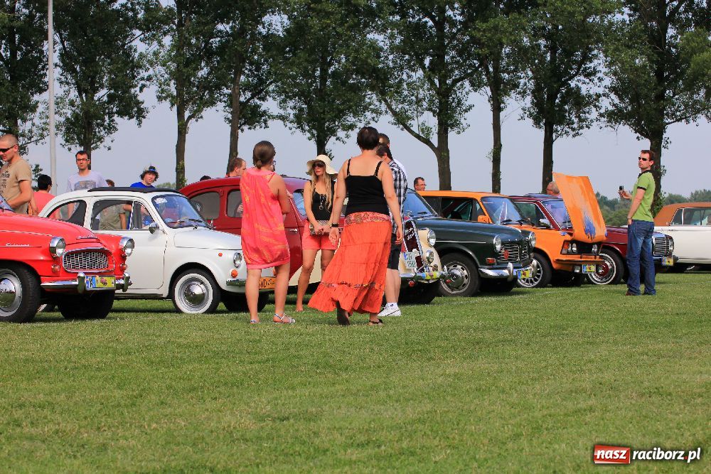 Zdjęcie w galerii na portalu naszraciborz.pl: Zabytkowe pojazdy zjechały do Zabełkowa wiadomości z regionu