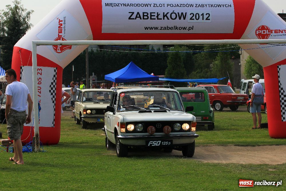 Zdjęcie w galerii na portalu naszraciborz.pl: Zabytkowe pojazdy zjechały do Zabełkowa wiadomości z regionu