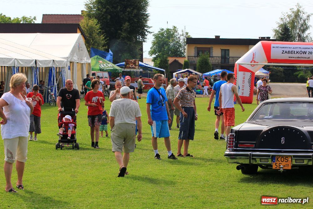 Zdjęcie w galerii na portalu naszraciborz.pl: Zabytkowe pojazdy zjechały do Zabełkowa wiadomości z regionu