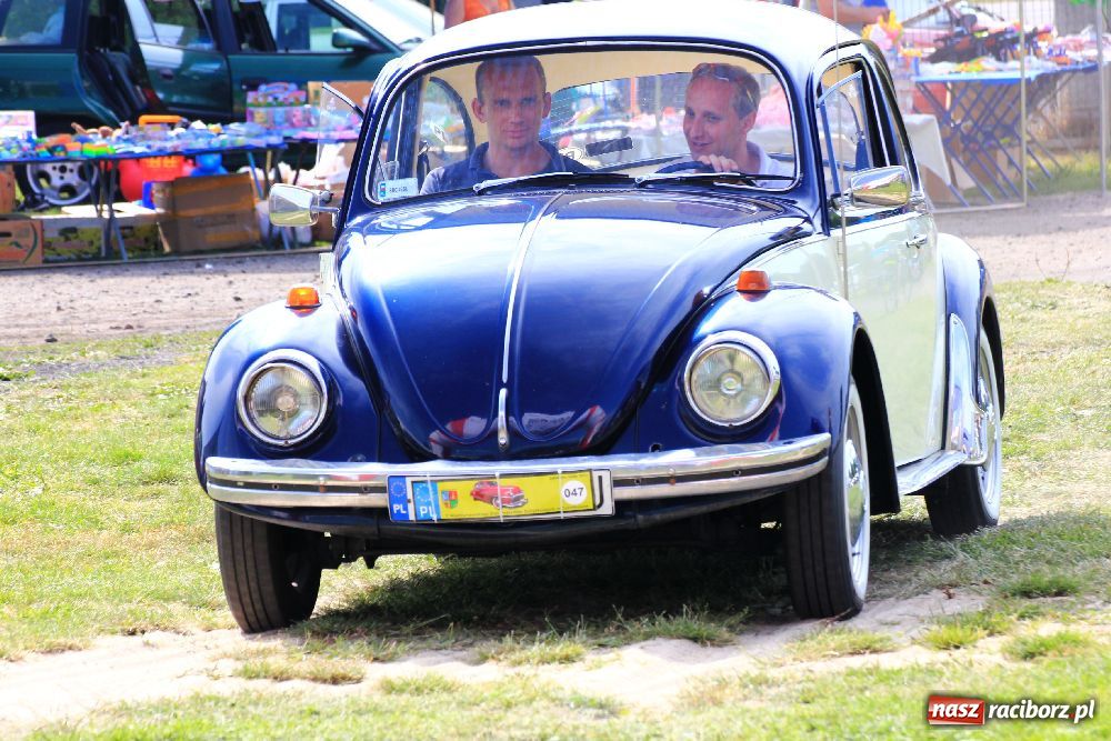 Zdjęcie w galerii na portalu naszraciborz.pl: Zabytkowe pojazdy zjechały do Zabełkowa wiadomości z regionu