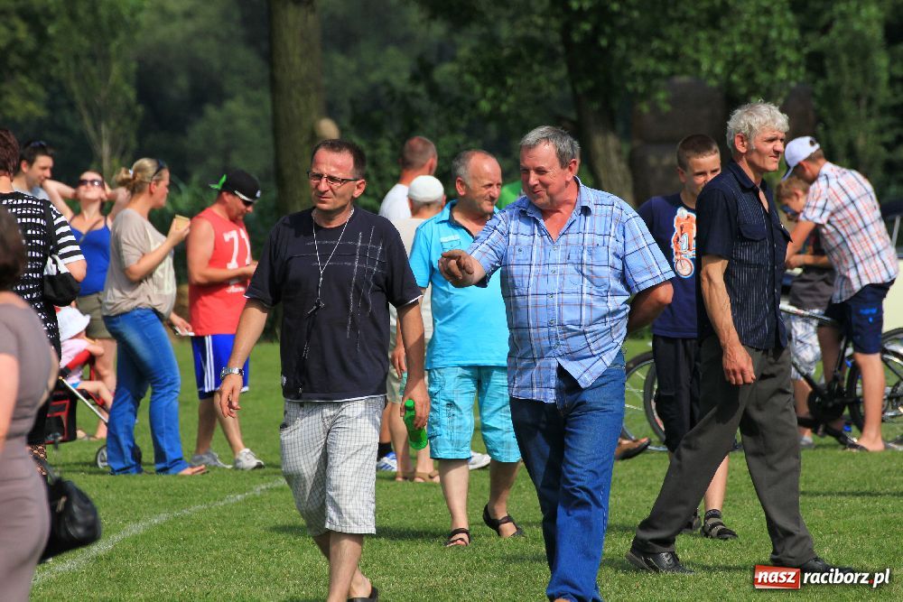 Zdjęcie w galerii na portalu naszraciborz.pl: Zabytkowe pojazdy zjechały do Zabełkowa wiadomości z regionu