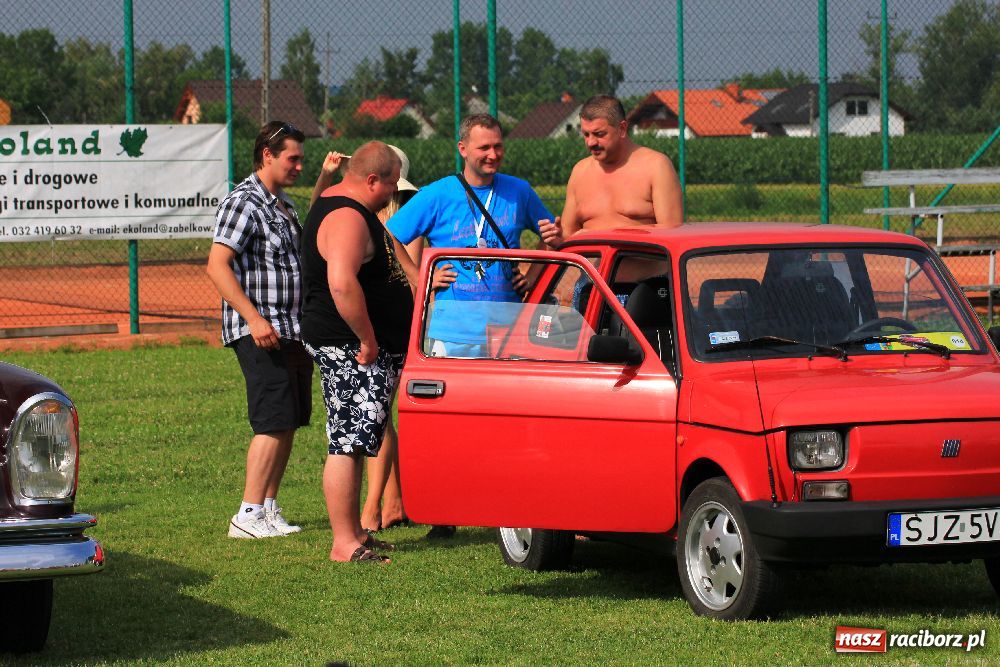 Zdjęcie w galerii na portalu naszraciborz.pl: Zabytkowe pojazdy zjechały do Zabełkowa wiadomości z regionu