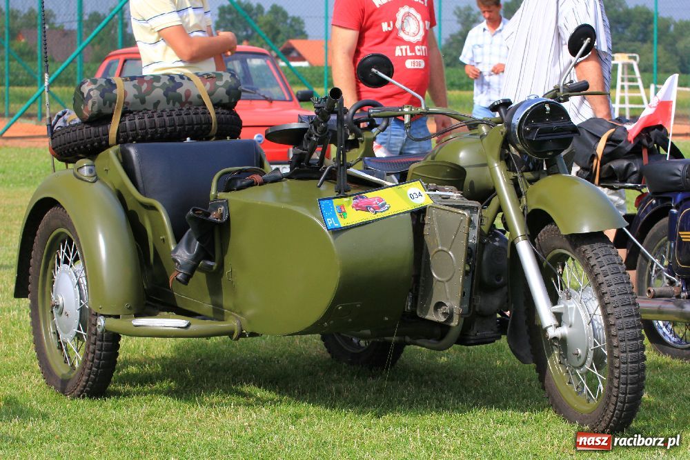 Zdjęcie w galerii na portalu naszraciborz.pl: Zabytkowe pojazdy zjechały do Zabełkowa wiadomości z regionu