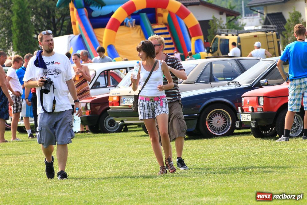 Zdjęcie w galerii na portalu naszraciborz.pl: Zabytkowe pojazdy zjechały do Zabełkowa wiadomości z regionu