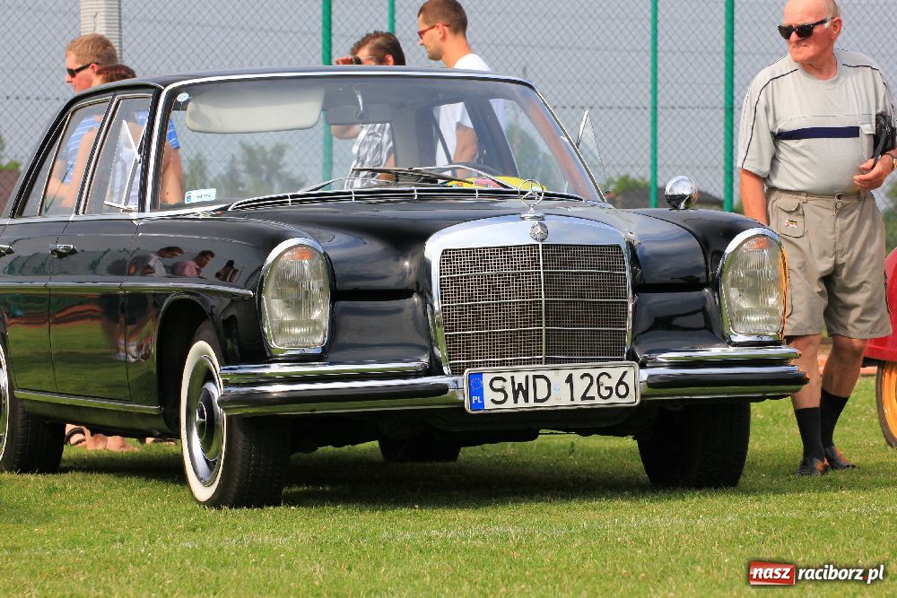 Zdjęcie w galerii na portalu naszraciborz.pl: Zabytkowe pojazdy zjechały do Zabełkowa wiadomości z regionu