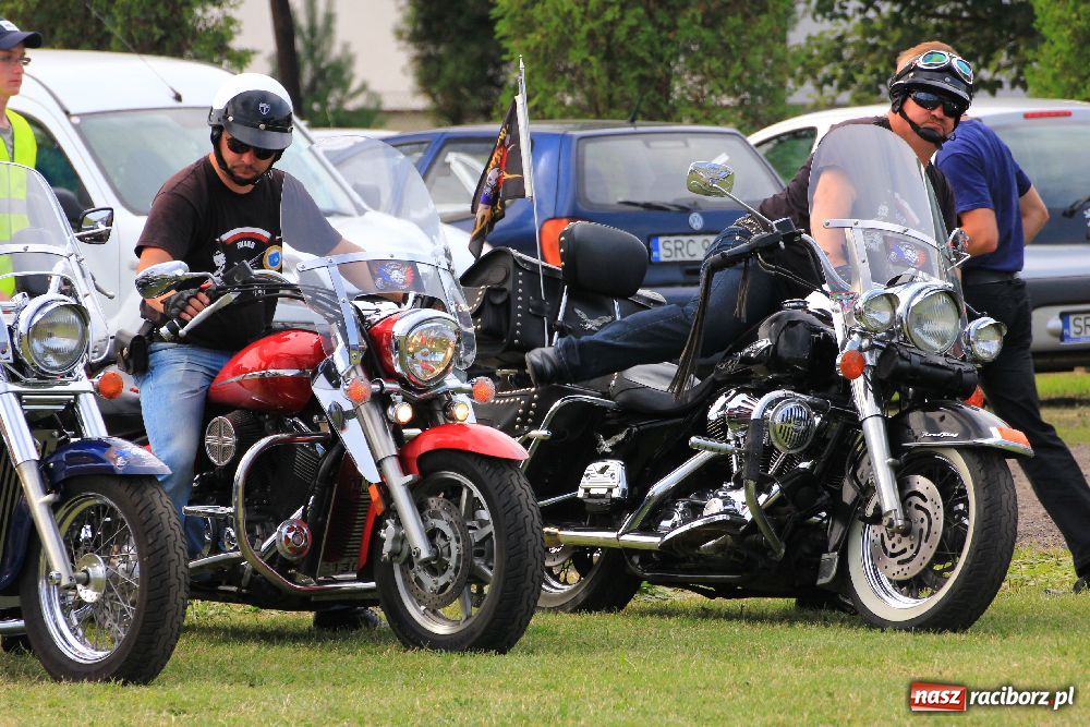 Zdjęcie w galerii na portalu naszraciborz.pl: Zabytkowe pojazdy zjechały do Zabełkowa wiadomości z regionu