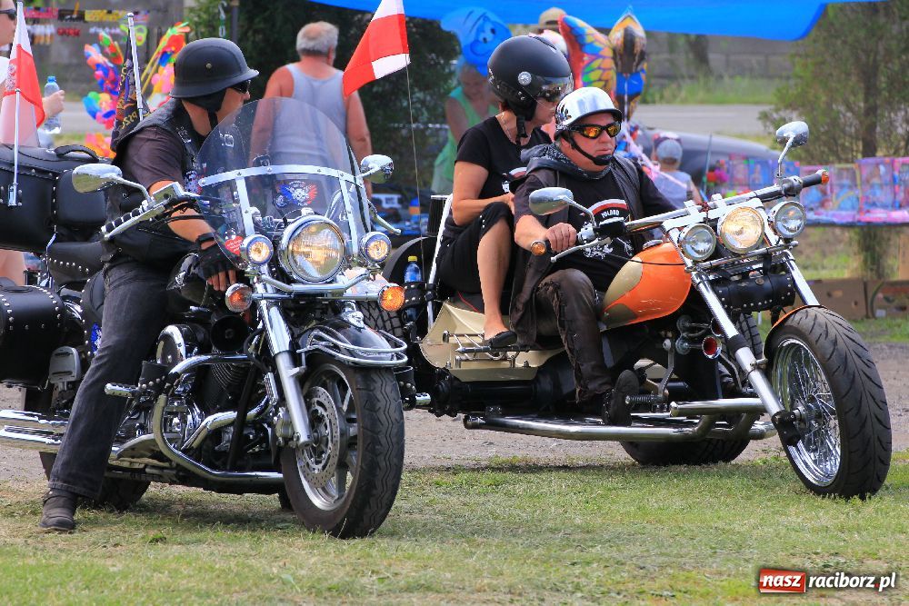 Zdjęcie w galerii na portalu naszraciborz.pl: Zabytkowe pojazdy zjechały do Zabełkowa wiadomości z regionu