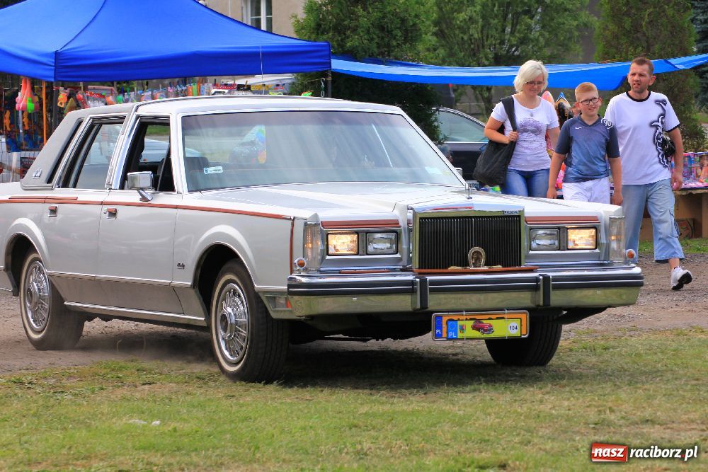 Zdjęcie w galerii na portalu naszraciborz.pl: Zabytkowe pojazdy zjechały do Zabełkowa wiadomości z regionu