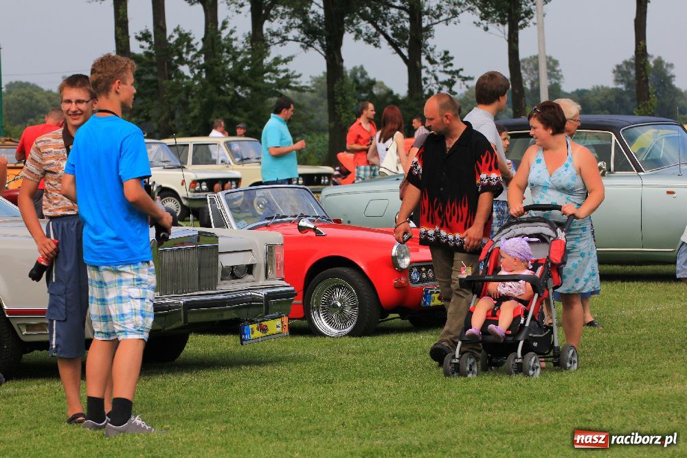 Zdjęcie w galerii na portalu naszraciborz.pl: Zabytkowe pojazdy zjechały do Zabełkowa wiadomości z regionu