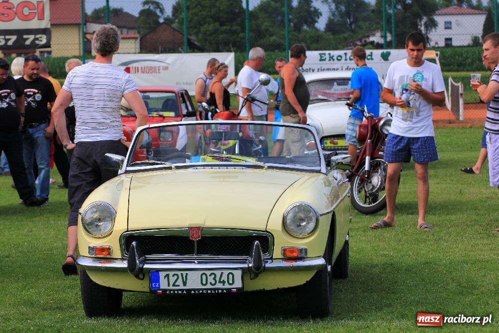 Zdjęcie w galerii na portalu naszraciborz.pl: Zabytkowe pojazdy zjechały do Zabełkowa wiadomości z regionu