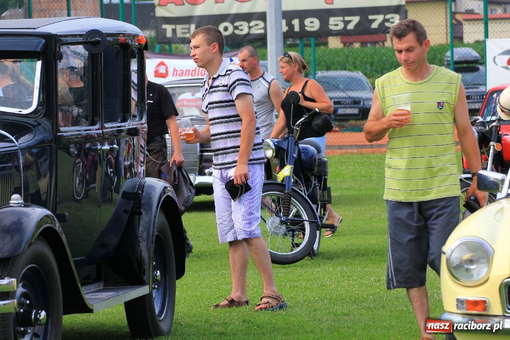 Zdjęcie w galerii na portalu naszraciborz.pl: Zabytkowe pojazdy zjechały do Zabełkowa wiadomości z regionu