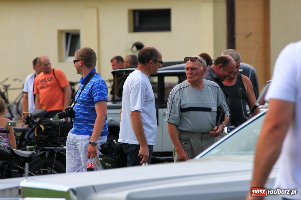 Zdjęcie w galerii na portalu naszraciborz.pl: Zabytkowe pojazdy zjechały do Zabełkowa wiadomości z regionu