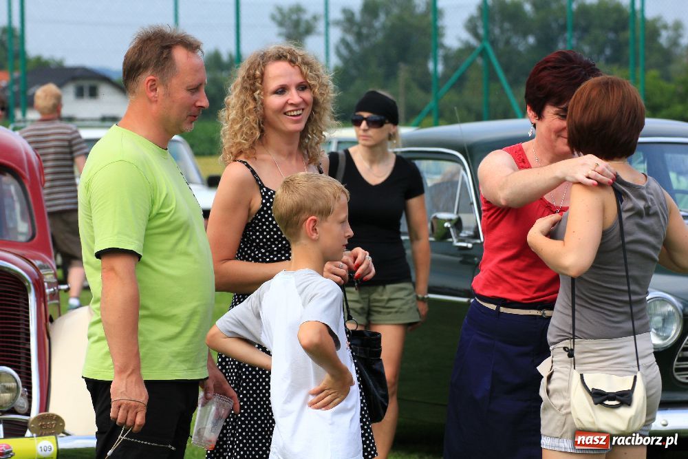 Zdjęcie w galerii na portalu naszraciborz.pl: Zabytkowe pojazdy zjechały do Zabełkowa wiadomości z regionu