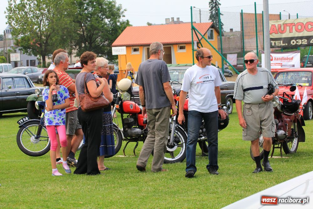 Zdjęcie w galerii na portalu naszraciborz.pl: Zabytkowe pojazdy zjechały do Zabełkowa wiadomości z regionu