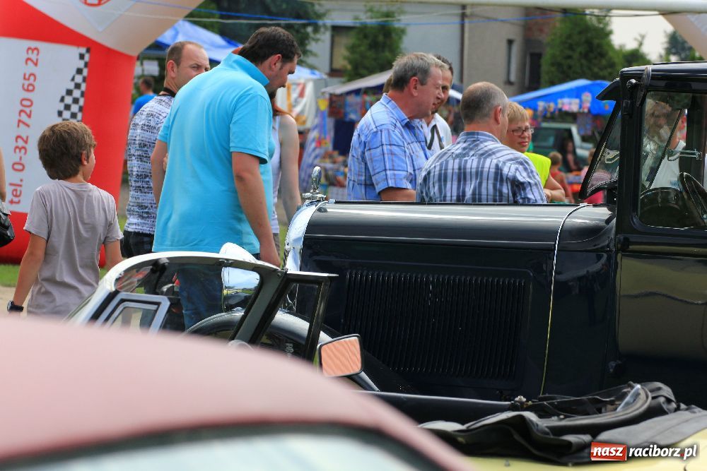 Zdjęcie w galerii na portalu naszraciborz.pl: Zabytkowe pojazdy zjechały do Zabełkowa wiadomości z regionu