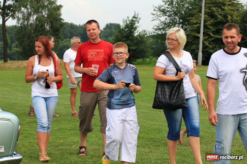 Zdjęcie w galerii na portalu naszraciborz.pl: Zabytkowe pojazdy zjechały do Zabełkowa wiadomości z regionu
