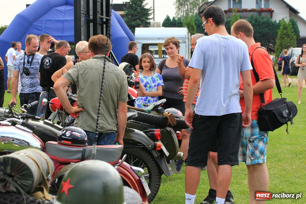 Zdjęcie w galerii na portalu naszraciborz.pl: Zabytkowe pojazdy zjechały do Zabełkowa wiadomości z regionu