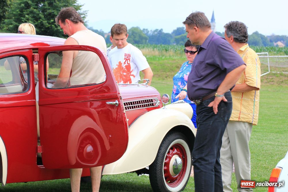 Zdjęcie w galerii na portalu naszraciborz.pl: Zabytkowe pojazdy zjechały do Zabełkowa wiadomości z regionu