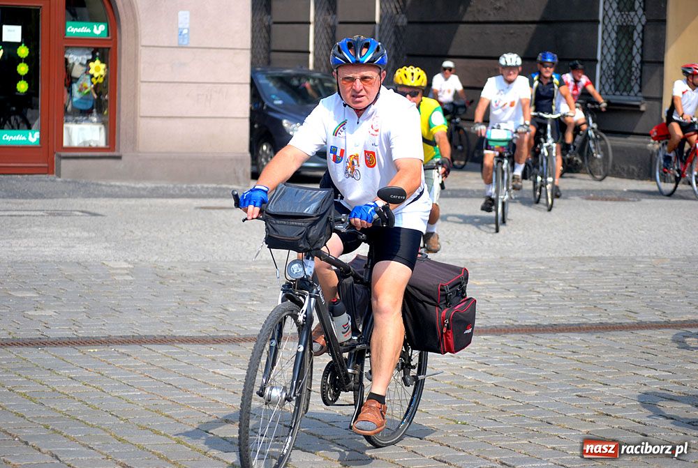 Zdjęcie w galerii na portalu naszraciborz.pl: Objadą całą Polskę dookoła wiadomości z regionu