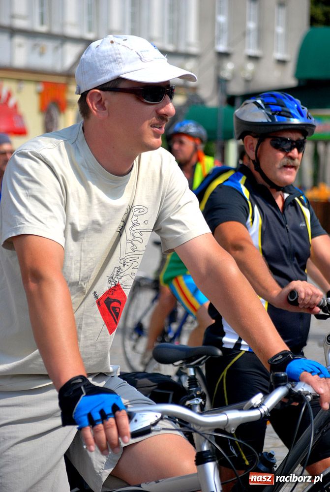 Zdjęcie w galerii na portalu naszraciborz.pl: Objadą całą Polskę dookoła wiadomości z regionu