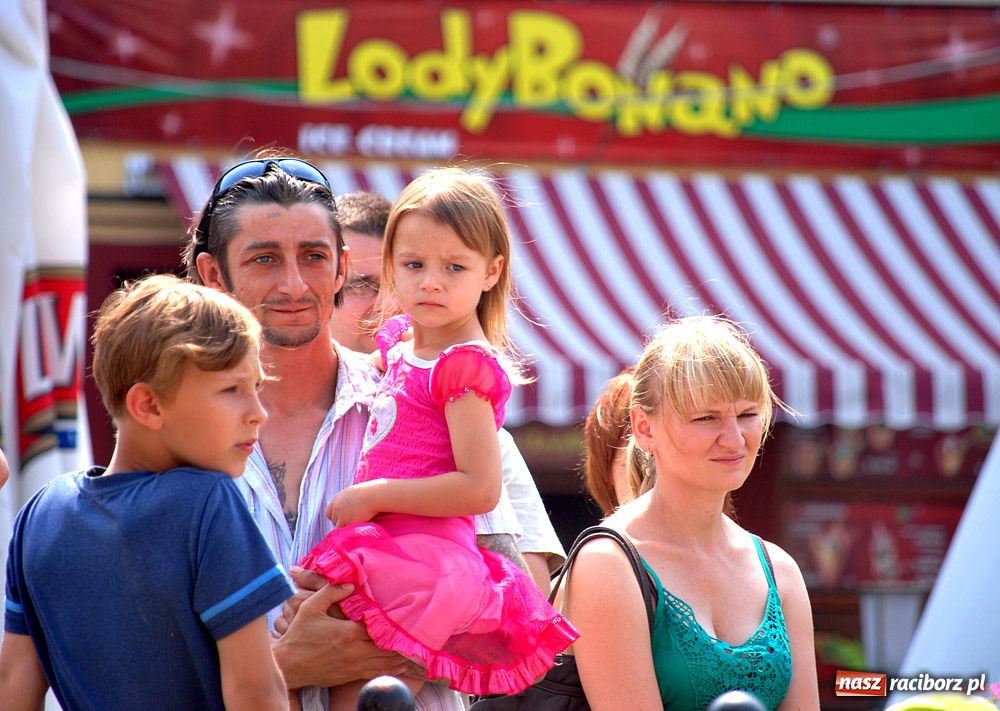 Zdjęcie w galerii na portalu naszraciborz.pl: Objadą całą Polskę dookoła wiadomości z regionu