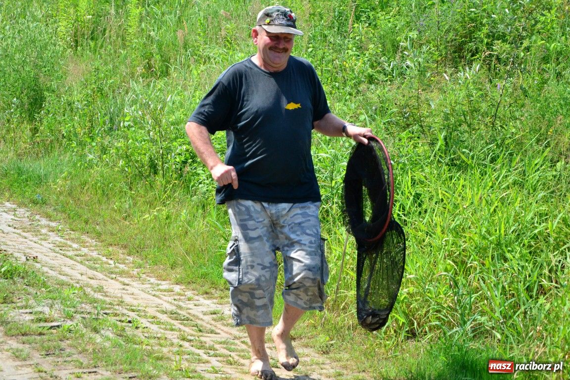 Zdjęcie w galerii na portalu naszraciborz.pl: W upał wędkarze mieli słabe branie wiadomości z regionu