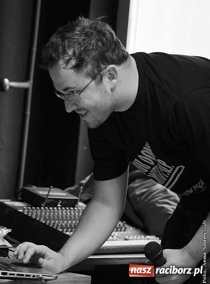 Zdjęcie w galerii na portalu naszraciborz.pl: Podstawy sztuki rapowania wiadomości z regionu