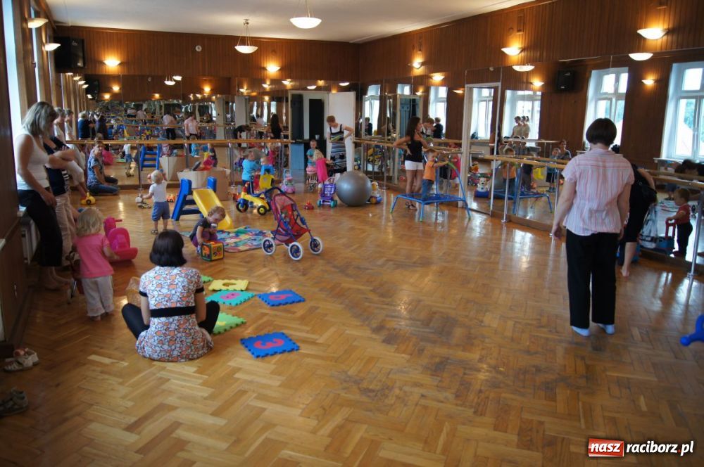 Zdjęcie w galerii na portalu naszraciborz.pl: Fiku-Miku bawi także w wakacje wiadomości z regionu