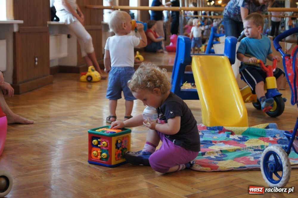 Zdjęcie w galerii na portalu naszraciborz.pl: Fiku-Miku bawi także w wakacje wiadomości z regionu