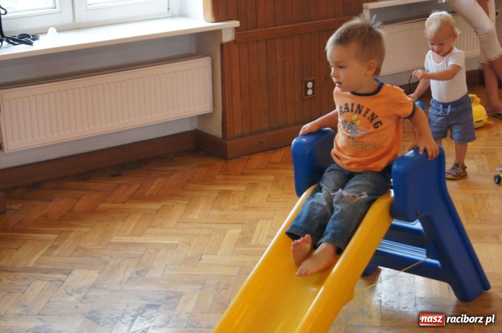 Zdjęcie w galerii na portalu naszraciborz.pl: Fiku-Miku bawi także w wakacje wiadomości z regionu