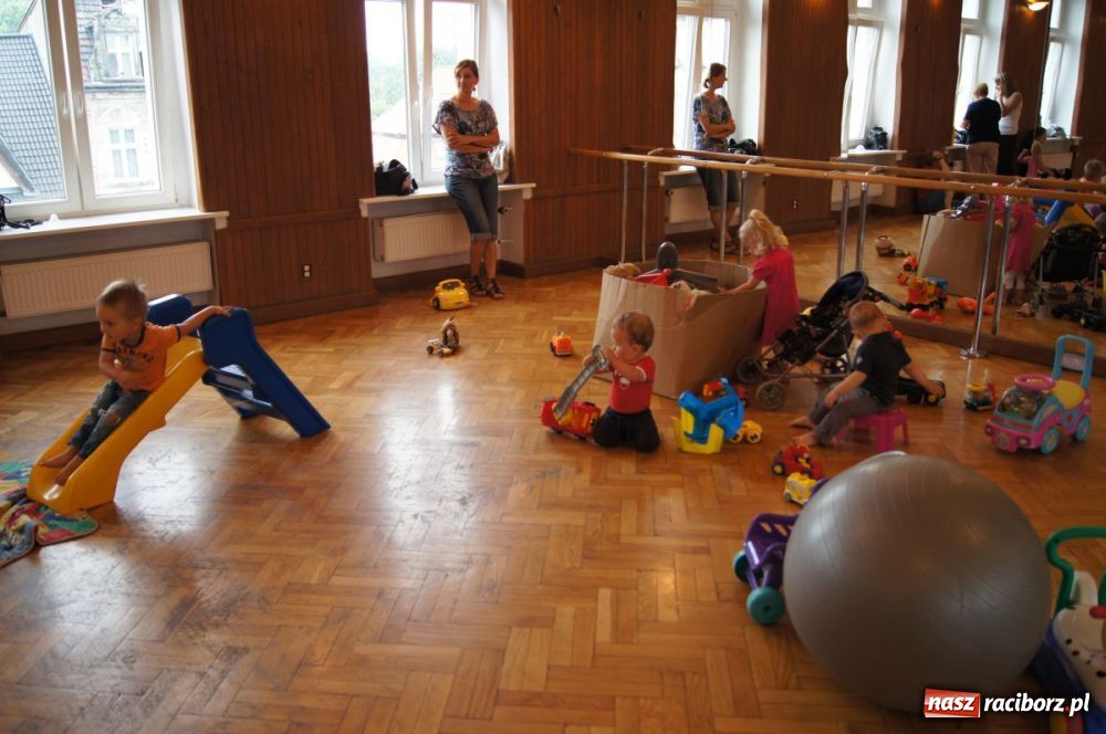 Zdjęcie w galerii na portalu naszraciborz.pl: Fiku-Miku bawi także w wakacje wiadomości z regionu