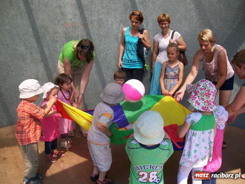 Zdjęcie w galerii na portalu naszraciborz.pl: Co robić w upały z małym dzieckiem? wiadomości z regionu