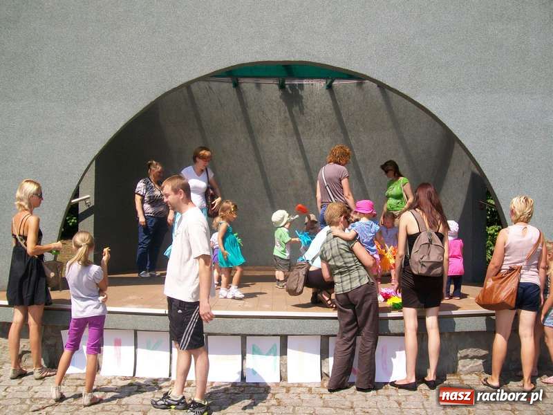 Zdjęcie w galerii na portalu naszraciborz.pl: Co robić w upały z małym dzieckiem? wiadomości z regionu
