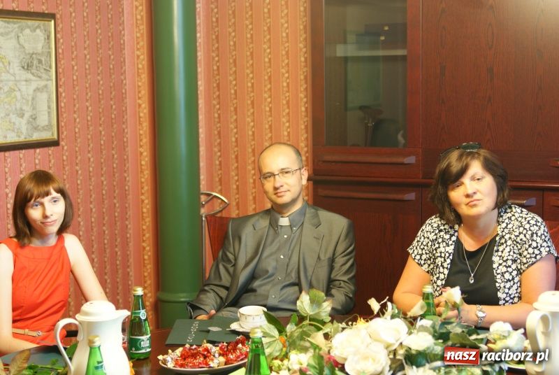 Zdjęcie w galerii na portalu naszraciborz.pl: Mianowani przyszli do magistratu wiadomości z regionu