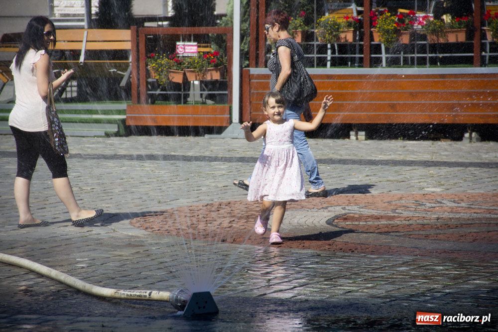 Zdjęcie w galerii na portalu naszraciborz.pl: Woda, woda ochłody doda wiadomości z regionu