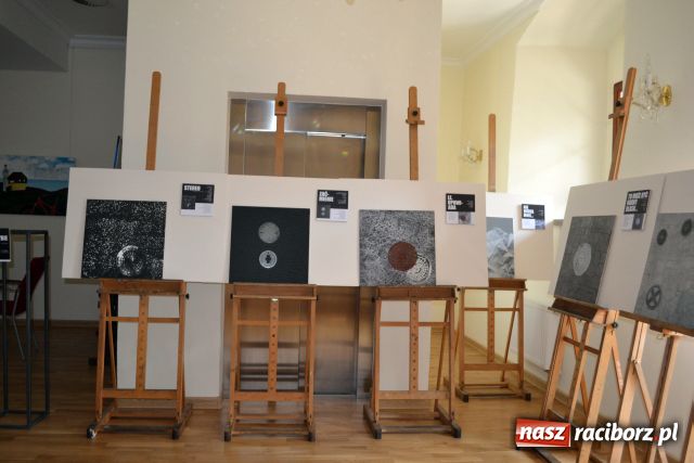 Zdjęcie w galerii na portalu naszraciborz.pl: Sztuka broniła się dziś na zamku wiadomości z regionu