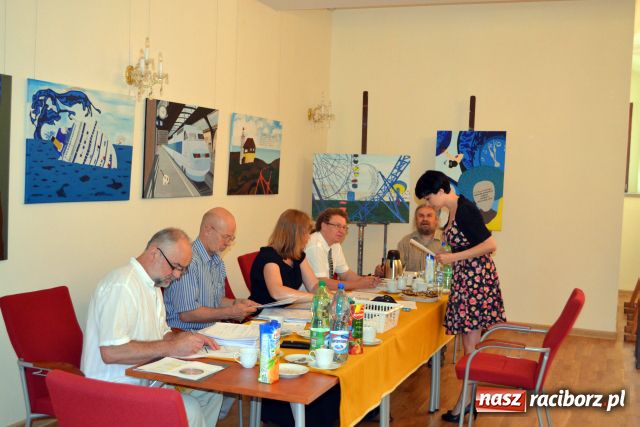 Zdjęcie w galerii na portalu naszraciborz.pl: Sztuka broniła się dziś na zamku wiadomości z regionu