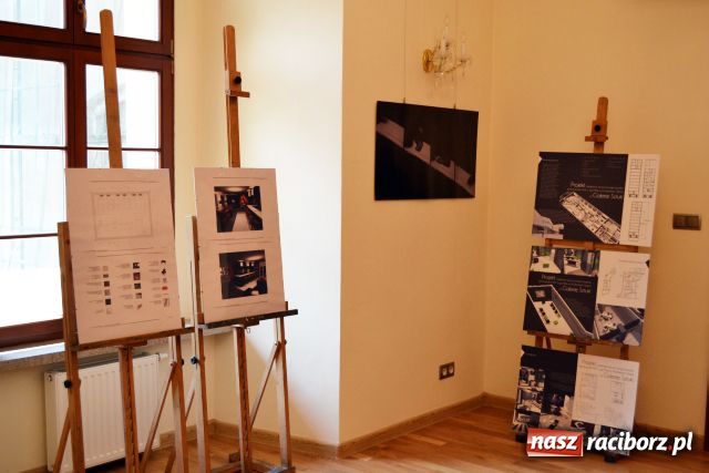 Zdjęcie w galerii na portalu naszraciborz.pl: Sztuka broniła się dziś na zamku wiadomości z regionu