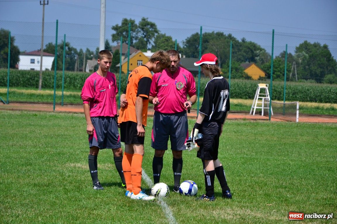 Zdjęcie w galerii na portalu naszraciborz.pl: Juniorzy walczyli o Puchar Wójta wiadomości z regionu